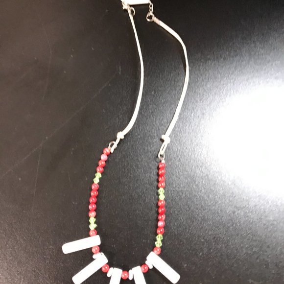 19 1/2" Red Agate and Ceramic Necklace - Picture 4 of 5